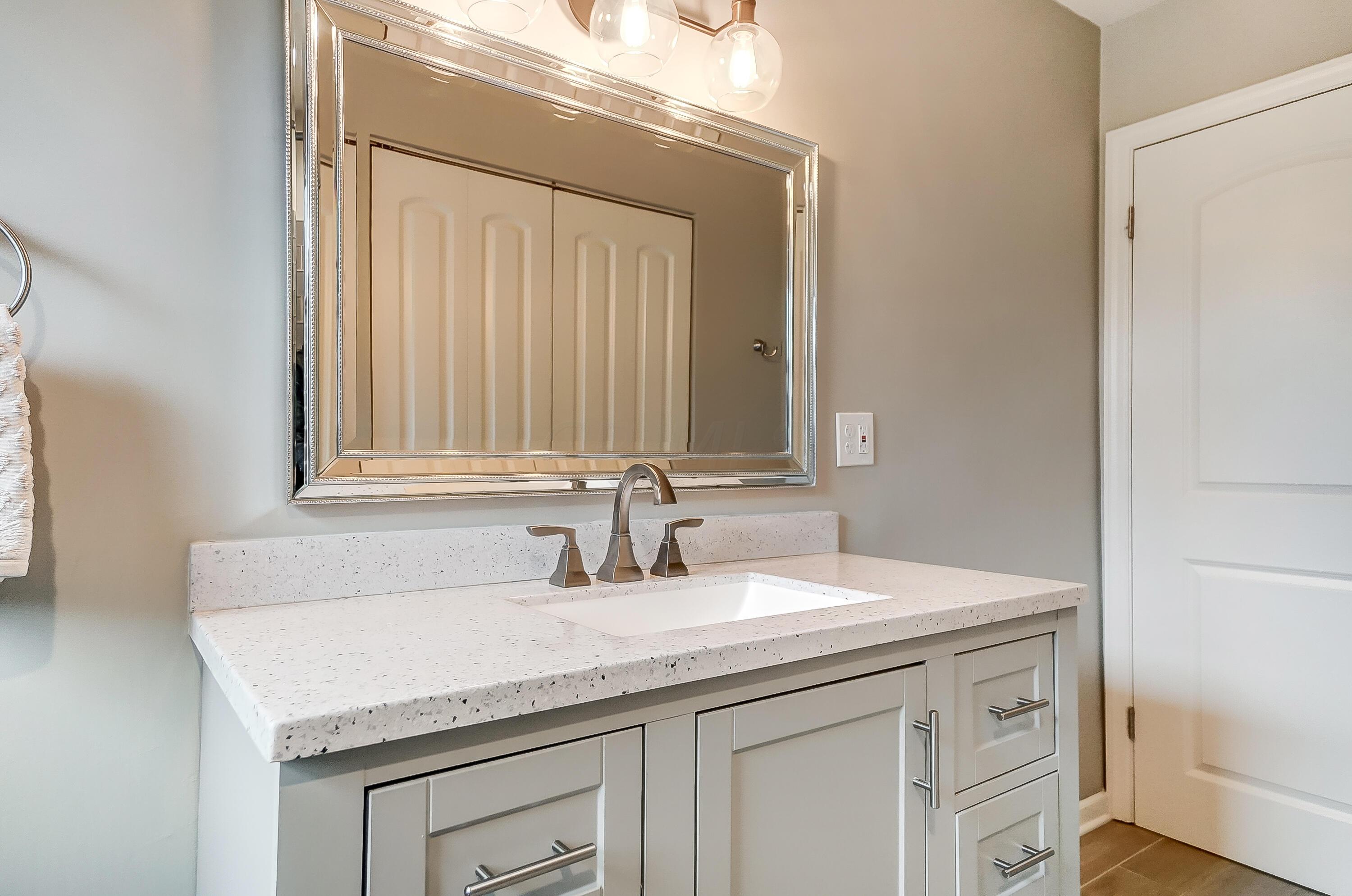 1254 Kenwick Road Columbus, OH 43209 - Photo 23 of 52 Full Bathroom