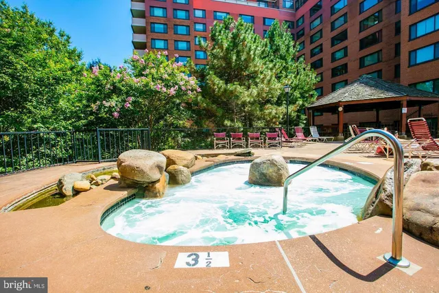 $230,000 | 1021 Arlington Boulevard, Unit 842, Arlington, VA 22209