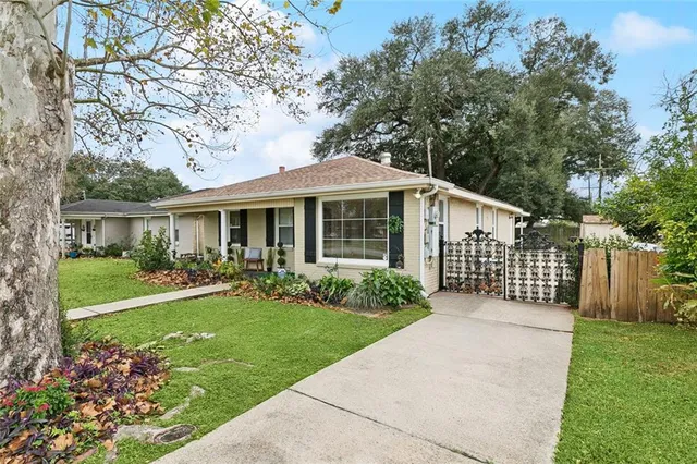 $190,000 | 8516 Livingston Avenue, Chalmette, LA 70043