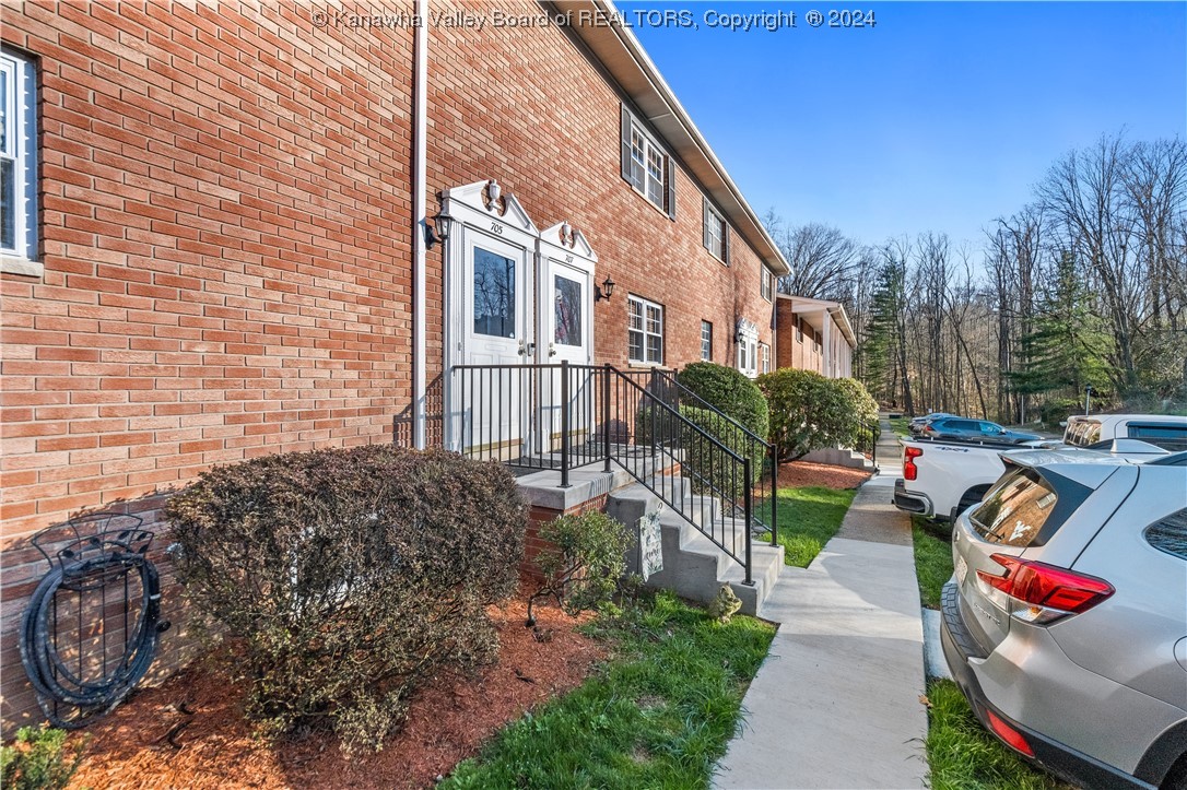 705 Castlegate Road South Charleston, WV 25303 - Photo 1 of 30 Gallery Image 1