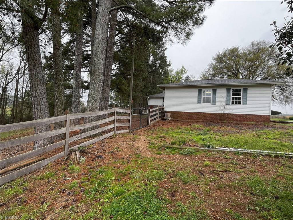 8915 New Hope Road Denton, NC 27239 - Photo 5 of 28 Gallery Image 5