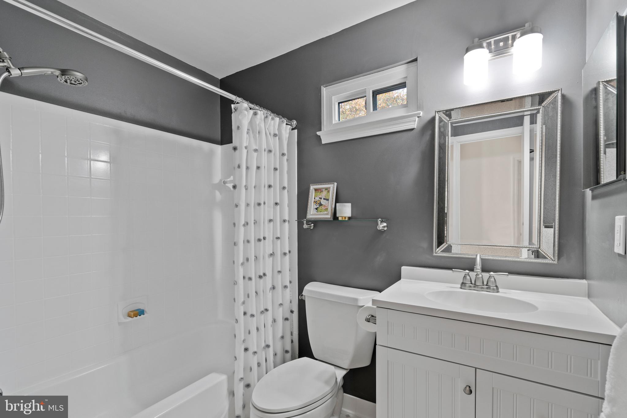 4250 Briars Road Olney, MD 20832 - Photo 27 of 39 Hallway Full Bath