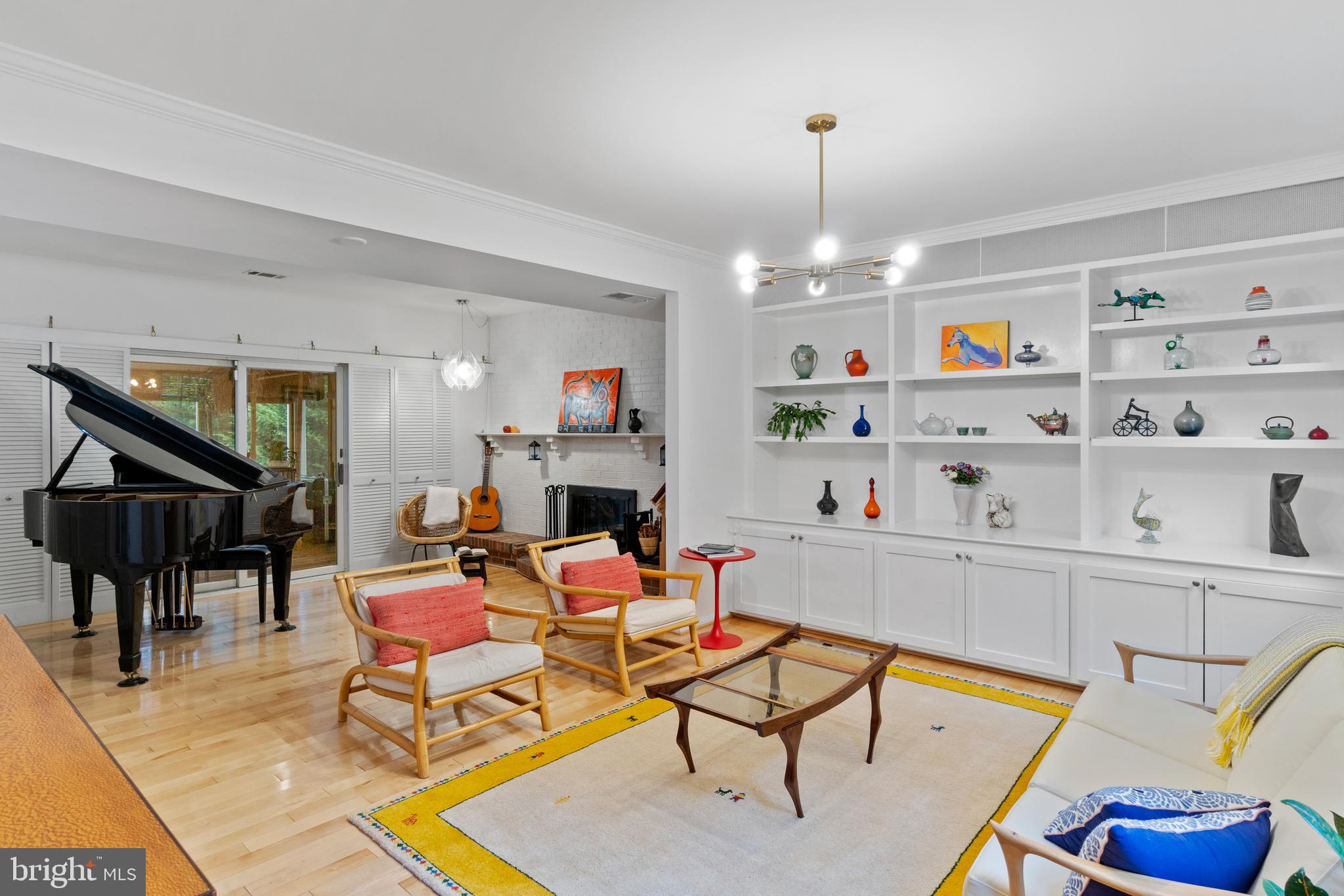 4250 Briars Road Olney, MD 20832 - Photo 6 of 39 Living Room