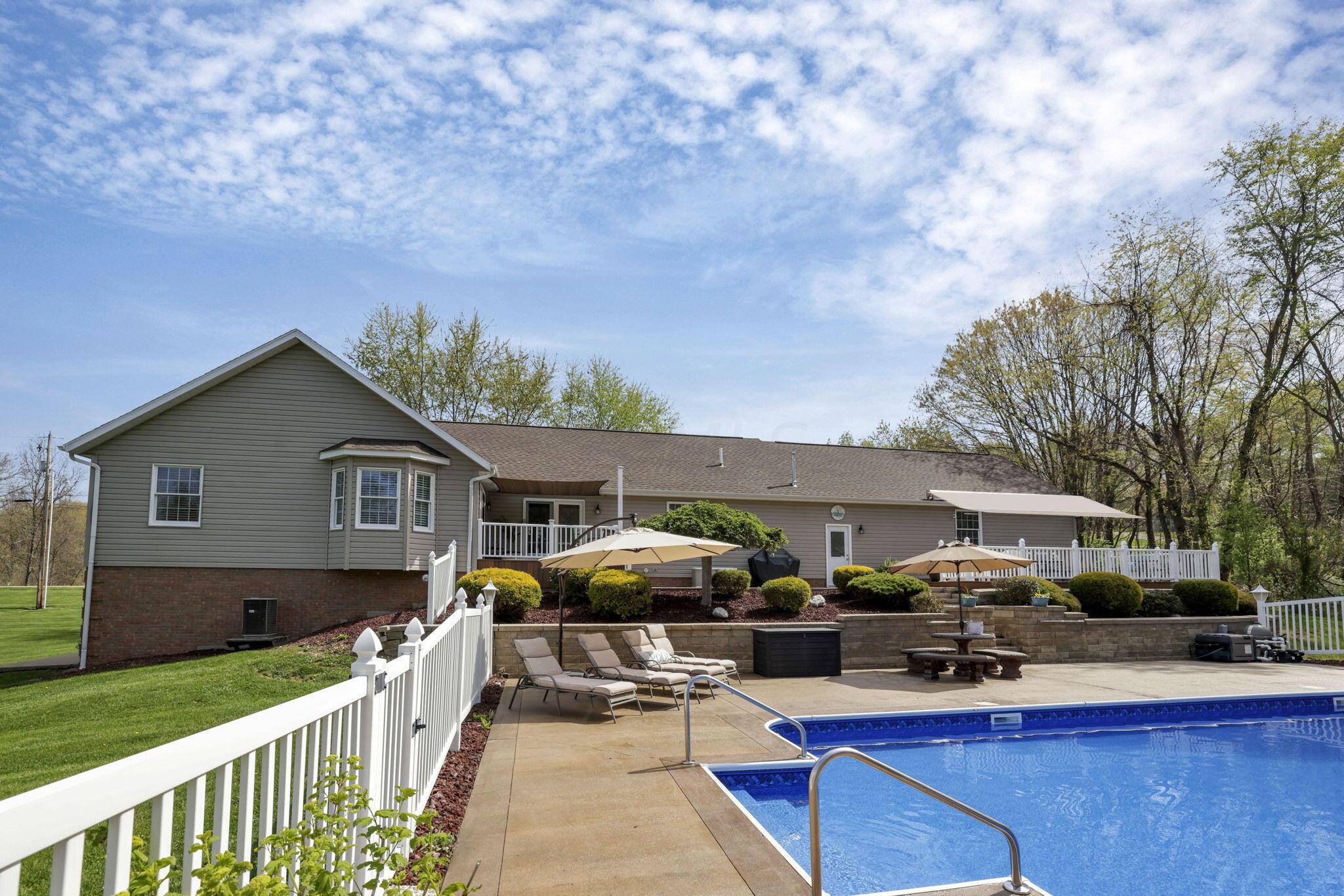 4700 Ellerman Road Zanesville, OH 43701 - Photo 80 of 101 4700 Ellerman Expand Awning Highlight we