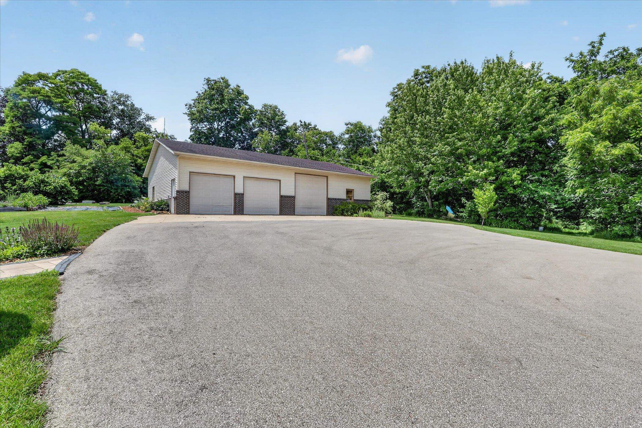 2458 South Madison Road Beloit, WI 53511 - Photo 40 of 51