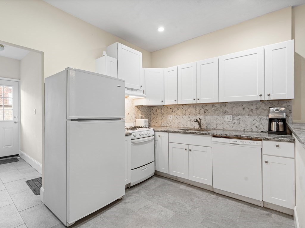 61 Thatcher Street, Unit 2 Brookline, MA 02446 - Photo 2 of 28