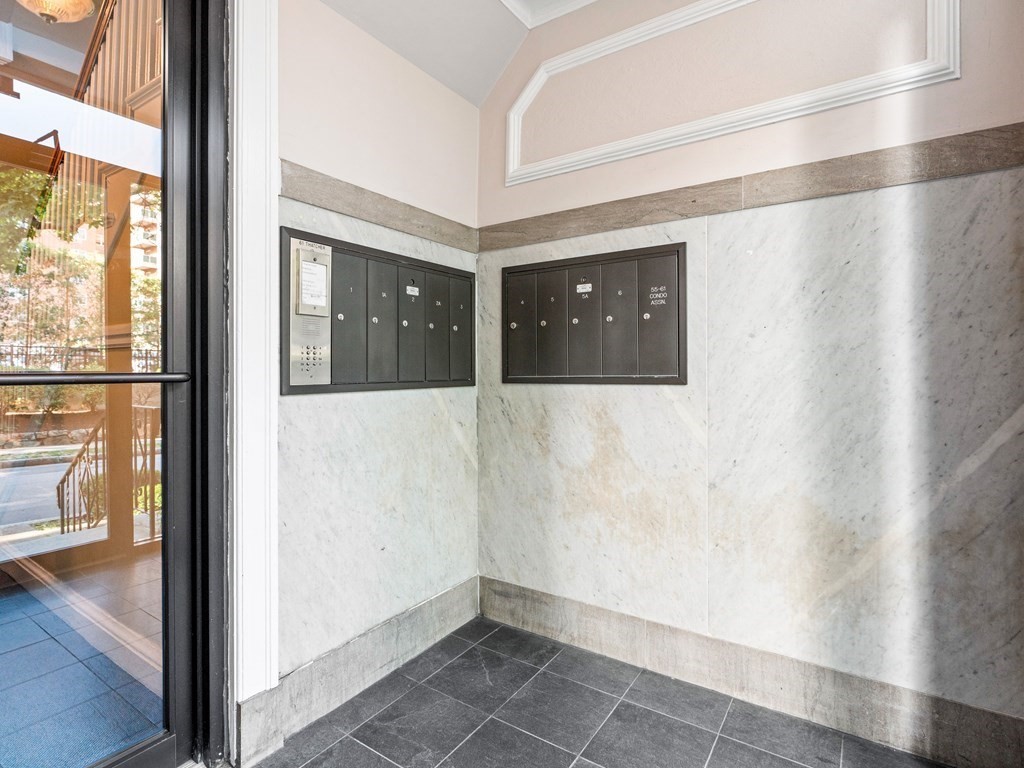 61 Thatcher Street, Unit 2 Brookline, MA 02446 - Photo 21 of 28