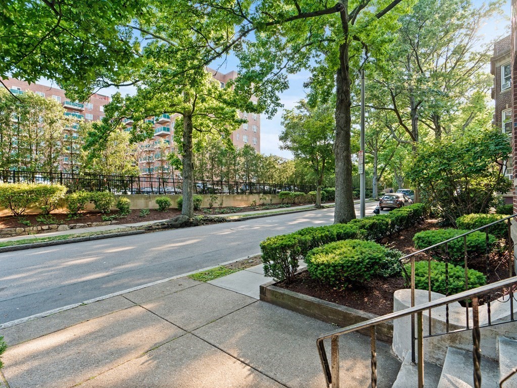 61 Thatcher Street, Unit 2 Brookline, MA 02446 - Photo 23 of 28