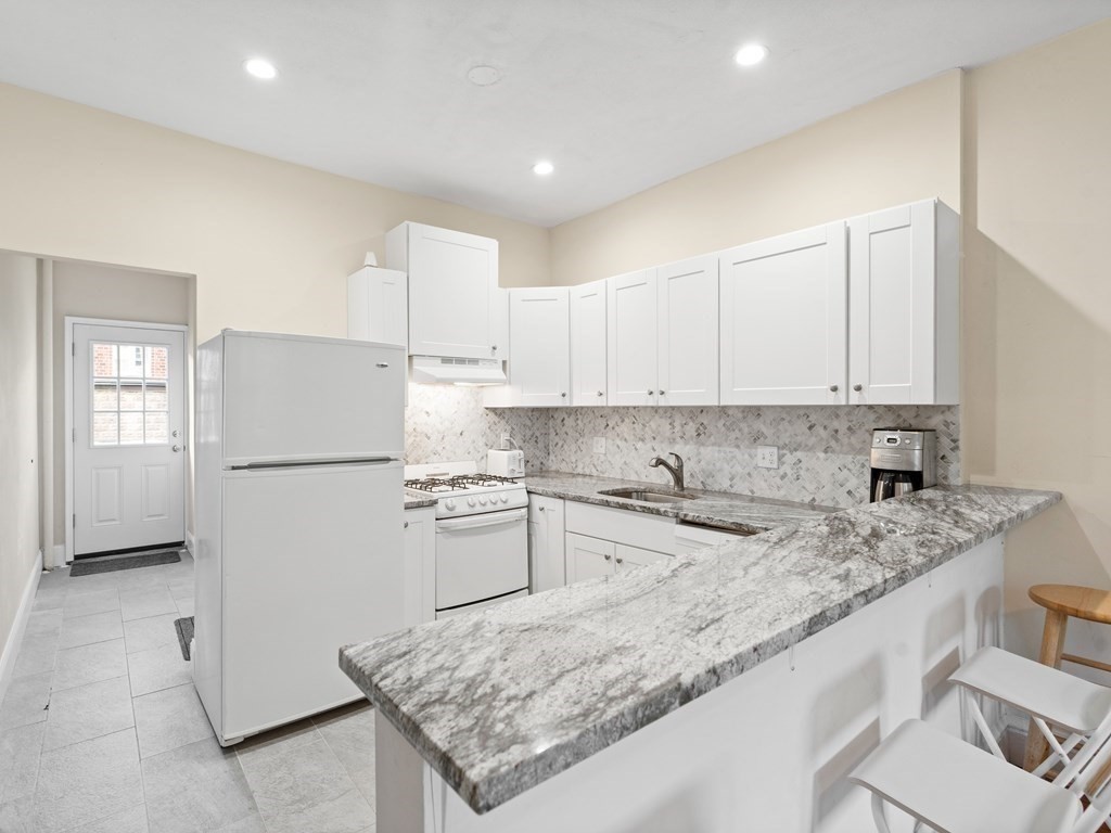 61 Thatcher Street, Unit 2 Brookline, MA 02446 - Photo 3 of 28