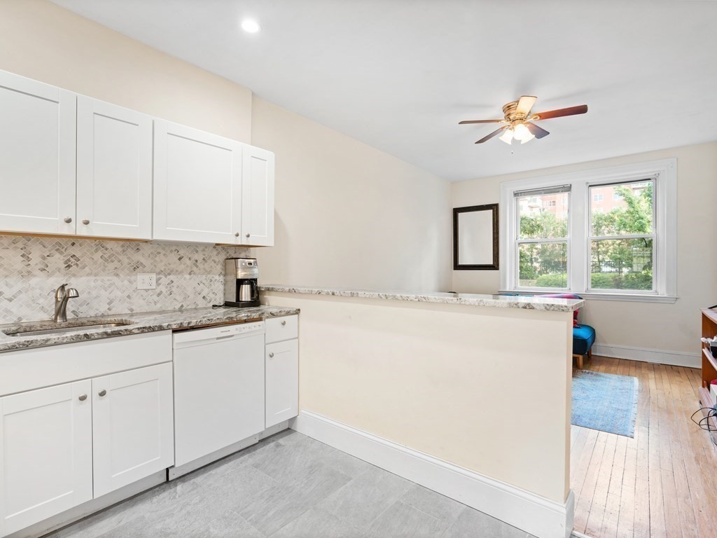 61 Thatcher Street, Unit 2 Brookline, MA 02446 - Photo 5 of 28