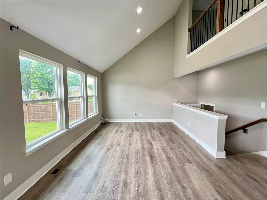 500 West Lawrence Avenue Spring Hill, KS 66083 - Photo 4 of 29