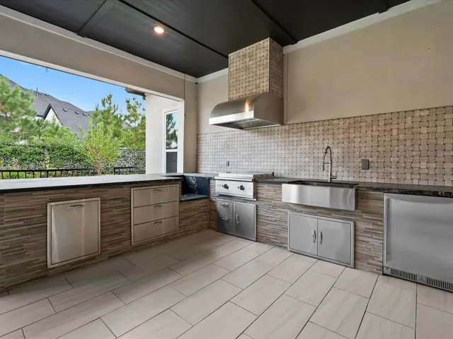a view of an empty room with a sink