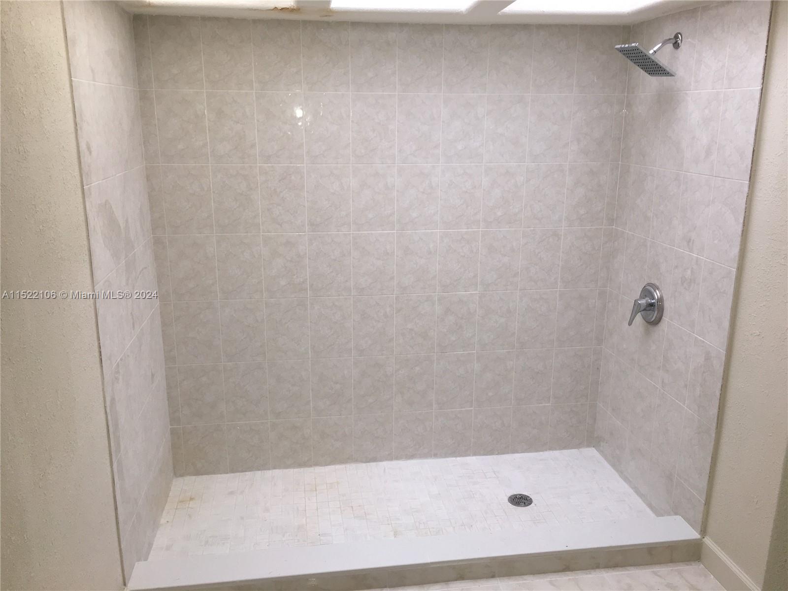 6737 Azalea Drive Miramar, FL 33023 - Photo 11 of 18 a bathroom with a bath tub