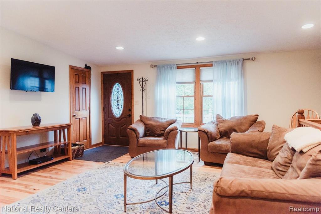 6159 Golf Club Road Howell, MI 48843 - Photo 3 of 32