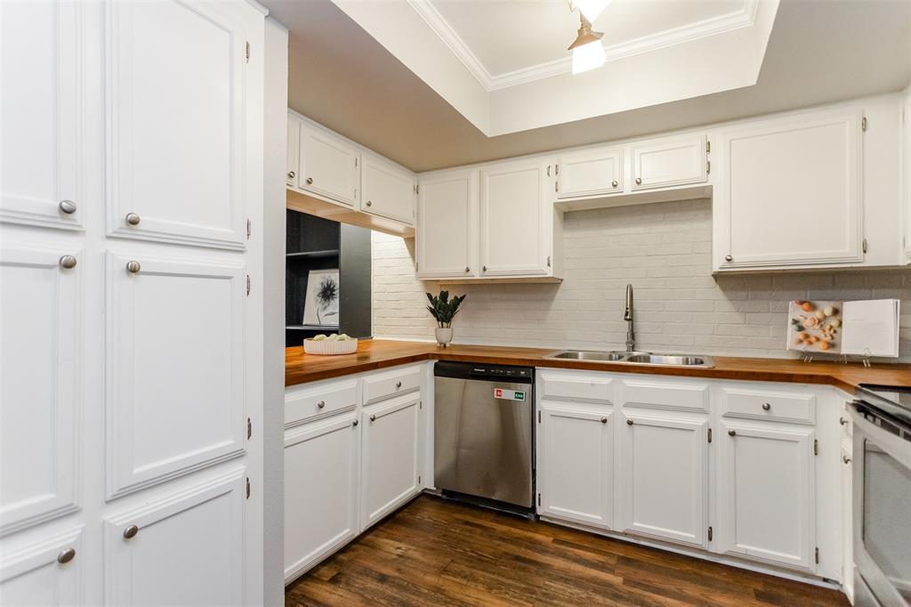 2706 Meadowstone Court Carrollton, TX 75006 - Photo 14 of 32