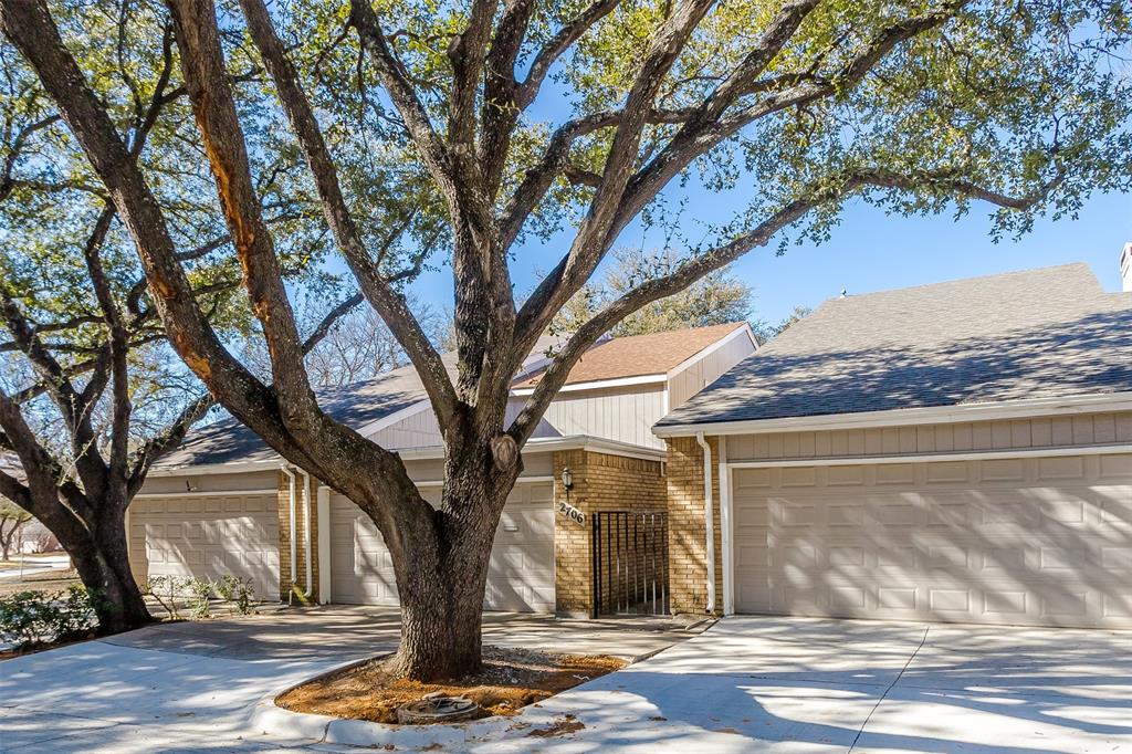 2706 Meadowstone Court Carrollton, TX 75006 - Photo 5 of 32