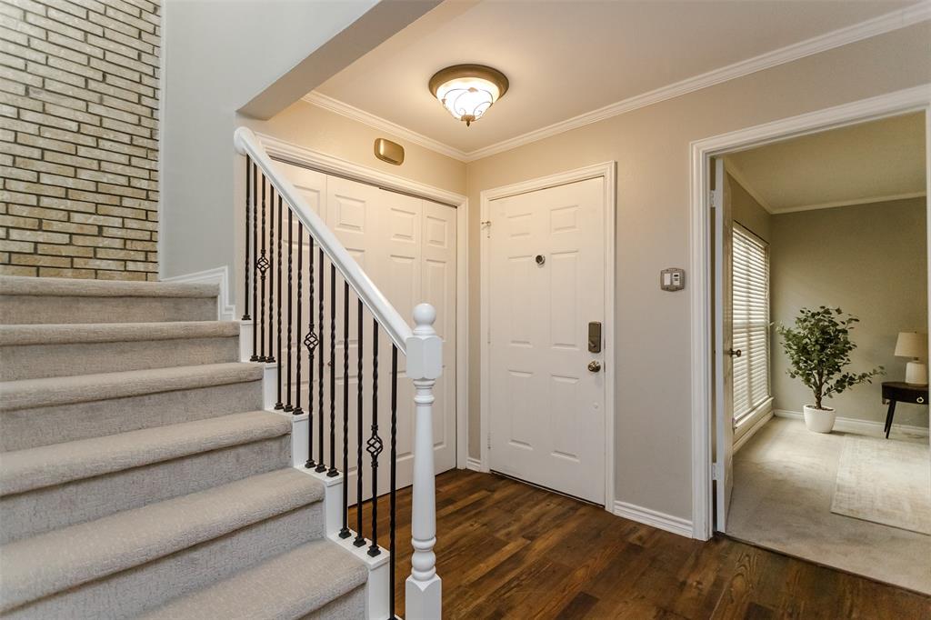 2706 Meadowstone Court Carrollton, TX 75006 - Photo 6 of 32