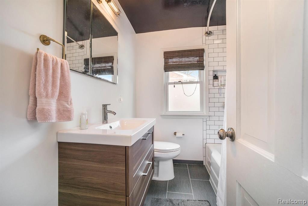 2415 Crooks Road Royal Oak, MI 48073 - Photo 18 of 28