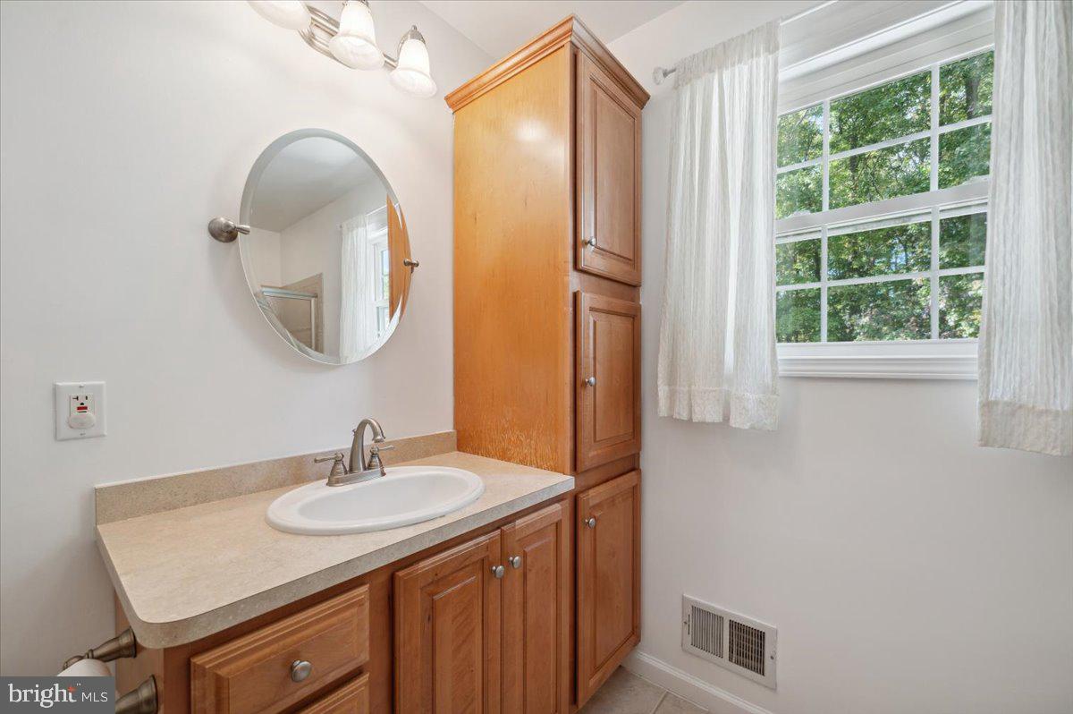 134 Cornflower Road Hamilton, NJ 08620 - Photo 28 of 74 Master bath