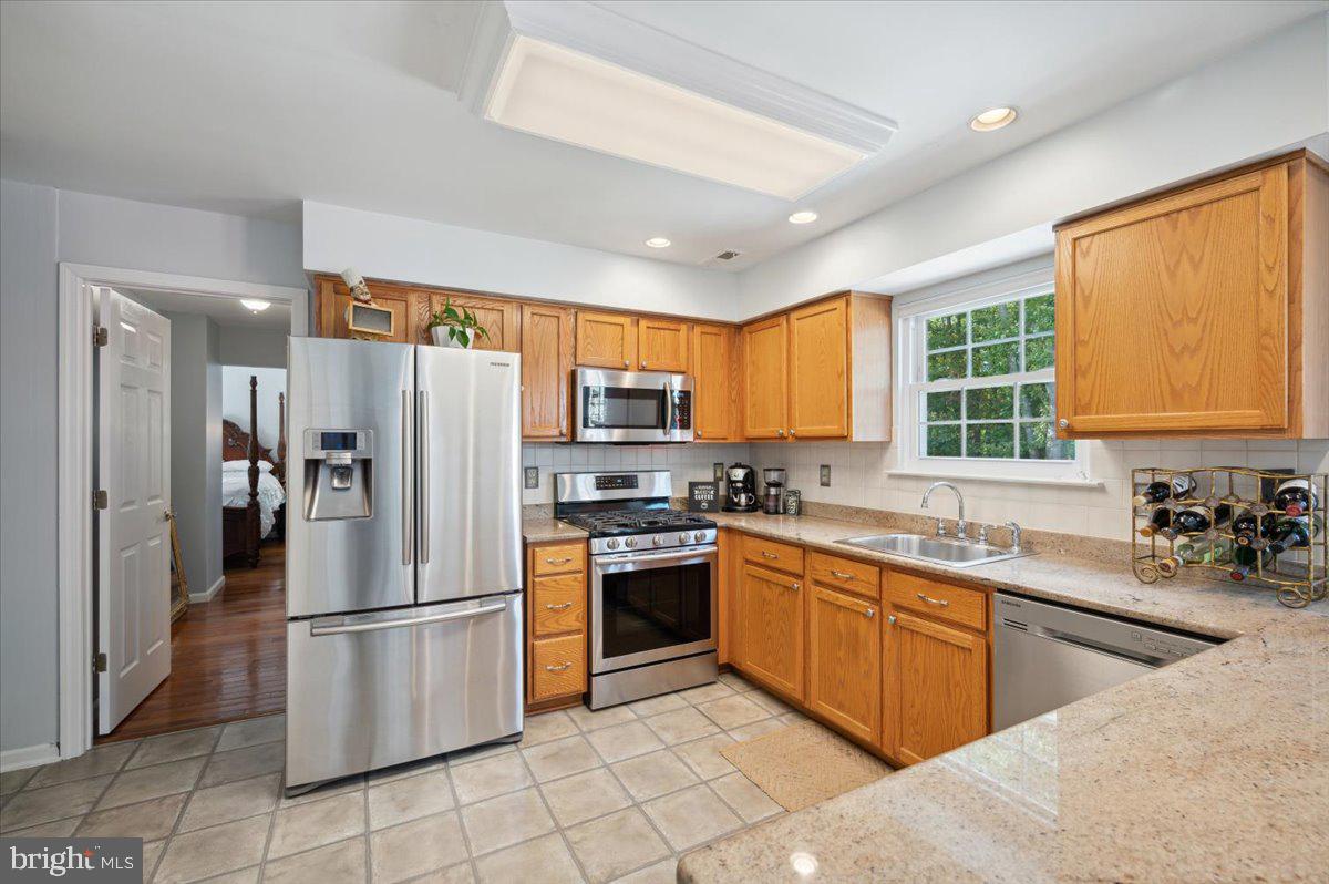 134 Cornflower Road Hamilton, NJ 08620 - Photo 4 of 74 Large Kitchen
