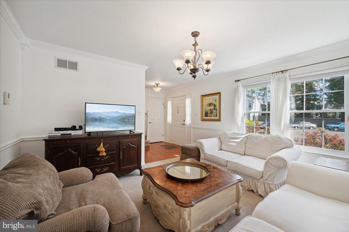 134 Cornflower Road Hamilton, NJ 08620 - Photo 6 of 74 Living Rm