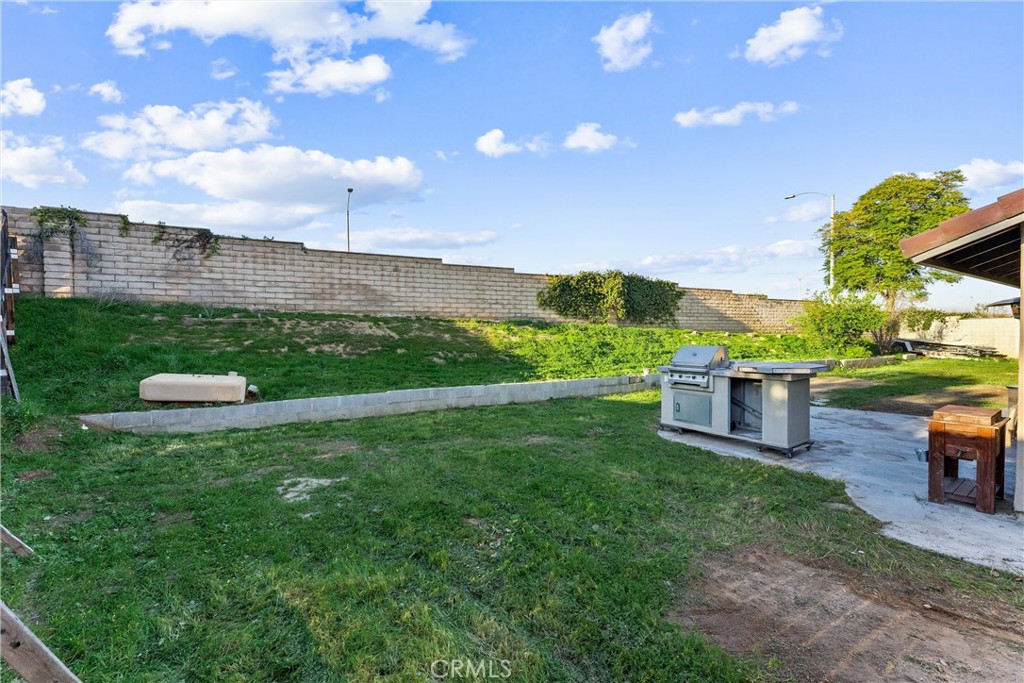4254 Manx Court Riverside, CA 92503 - Photo 23 of 38 a view of a garden with an outdoor seating
