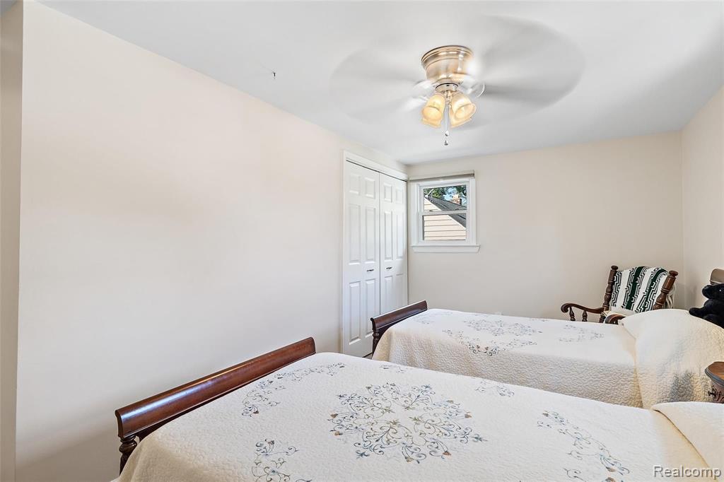 2392 Columbia Road Berkley, MI 48072 - Photo 49 of 55