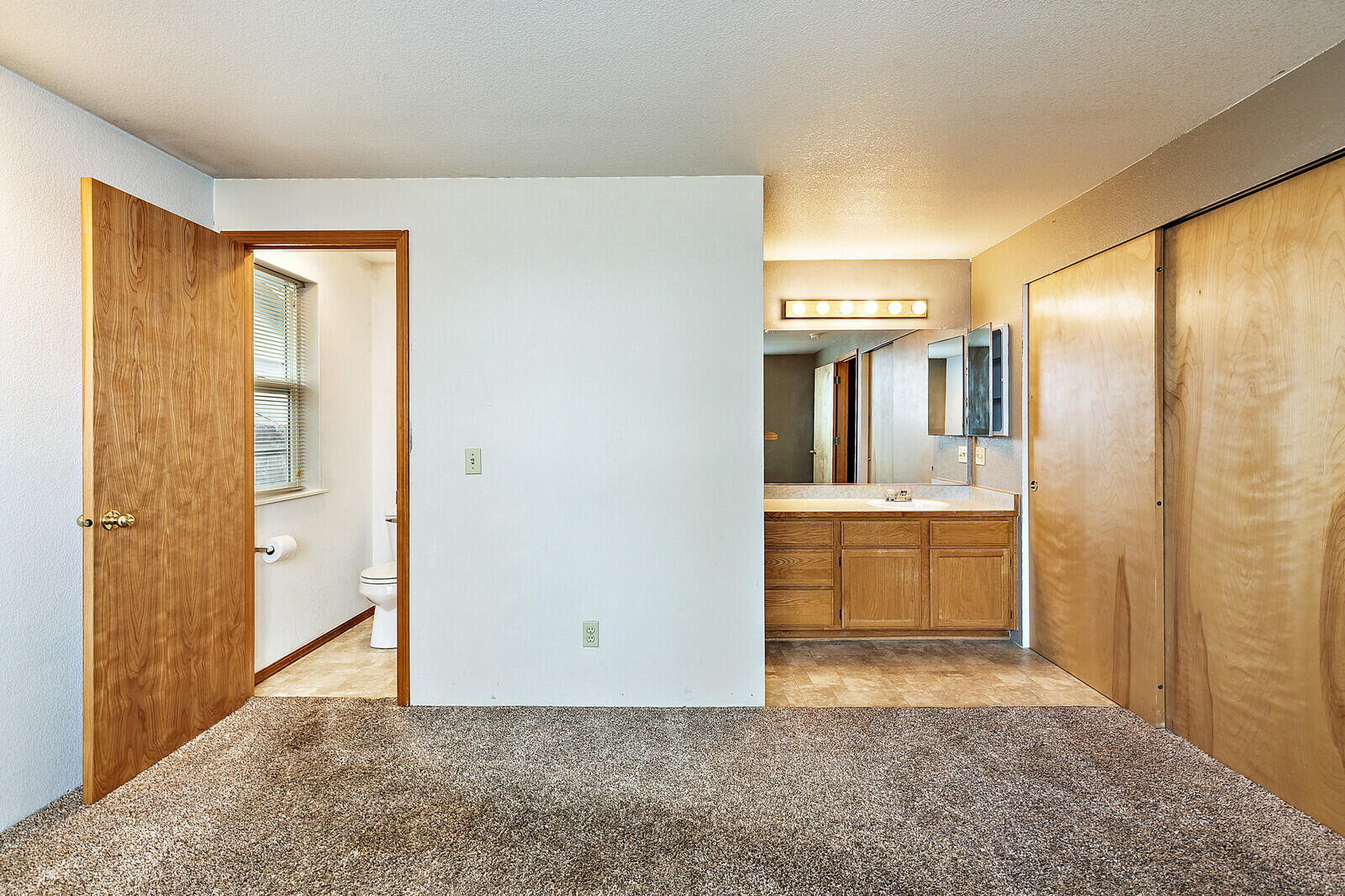 641 Southwest Balsam Road Grants Pass, OR 97526 - Photo 8 of 28 Primary Bedroom!