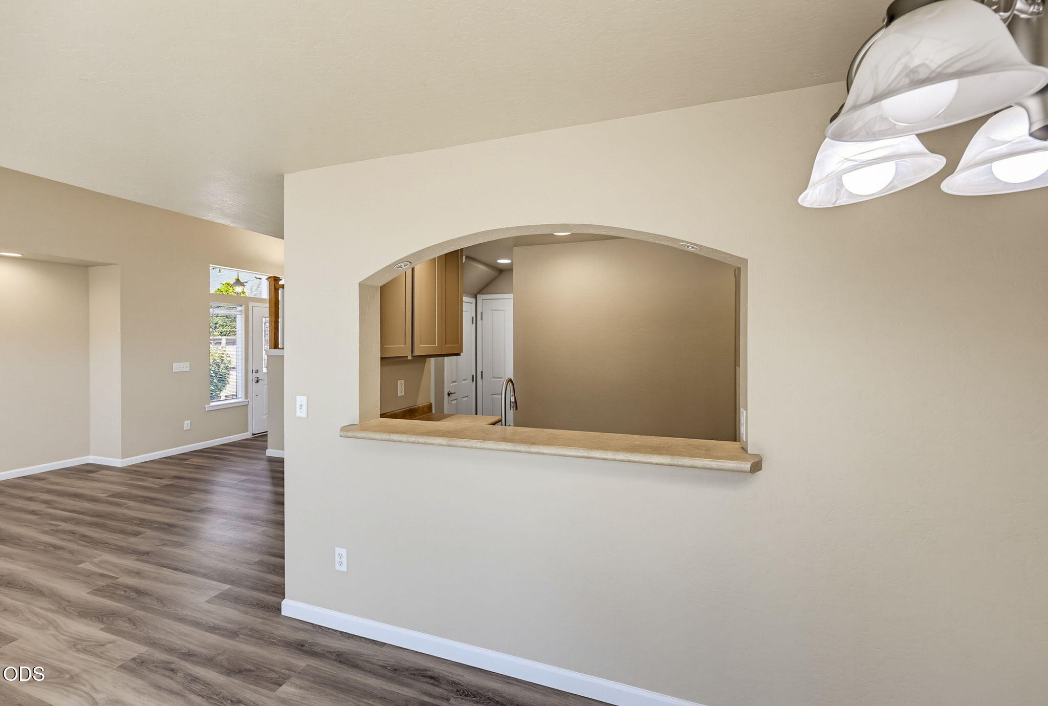 303 Live Oak Loop Central Point, OR 97502 - Photo 10 of 48 Gallery Image 10