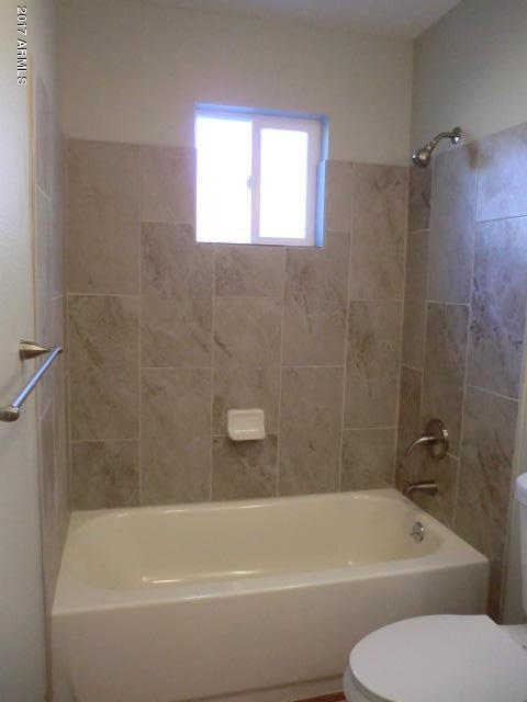 4240 West Redfield Road Phoenix, AZ 85053 - Photo 15 of 27 Tiled Tub Surround
