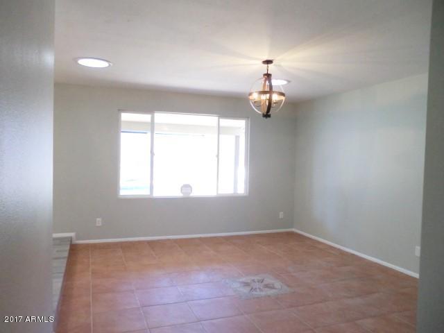 4240 West Redfield Road Phoenix, AZ 85053 - Photo 4 of 27 Living Room