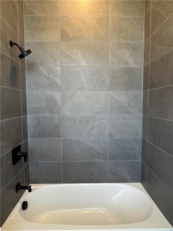 108 Park Place, Unit 311 Decatur, GA 30030 - Photo 15 of 23 a bathroom with a bathtub