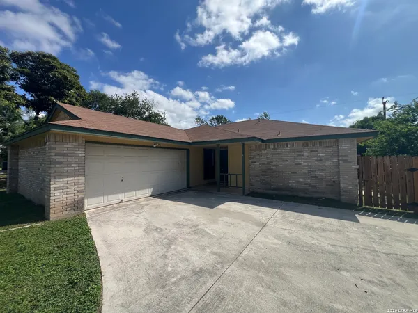 $1,595 | 6530 Forest Village, San Antonio, TX 78250