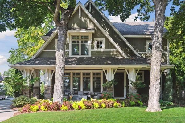 $2,195,000 | 633 Park Street East, Wayzata, MN 55391