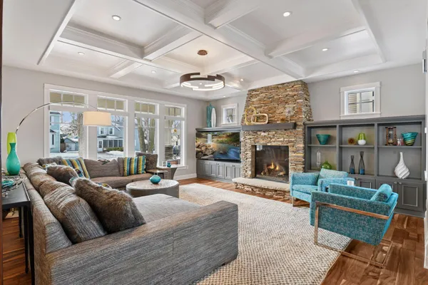 $2,195,000 | 633 Park Street East, Wayzata, MN 55391