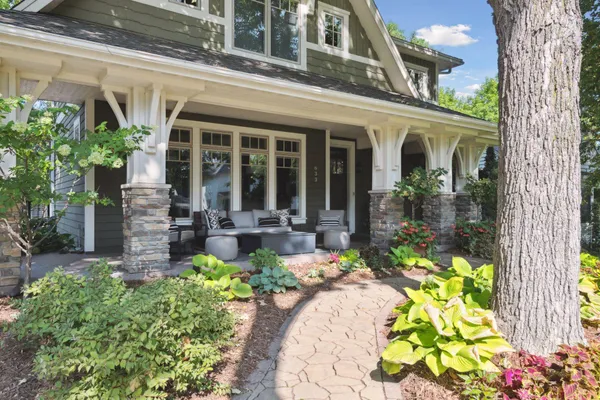$2,195,000 | 633 Park Street East, Wayzata, MN 55391
