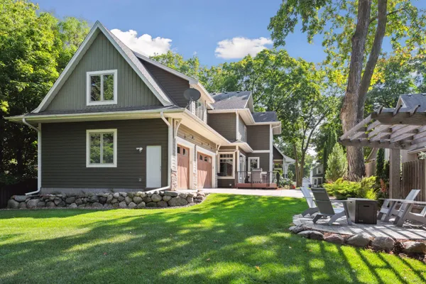 $2,195,000 | 633 Park Street East, Wayzata, MN 55391