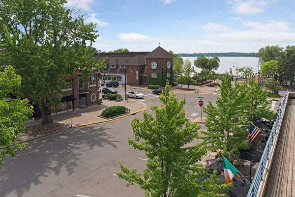$2,195,000 | 633 Park Street East, Wayzata, MN 55391