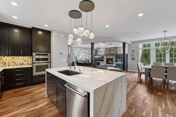 $2,195,000 | 633 Park Street East, Wayzata, MN 55391