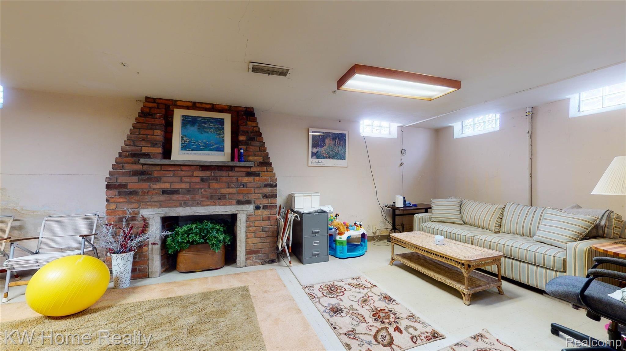 1146 Yorkshire Road Grosse Pointe, MI 48230 - Photo 35 of 39 int-33.jpg-FULL
