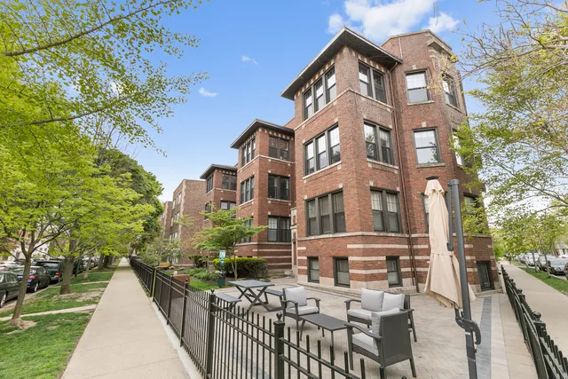 $3,100 | 7663 North Rogers Avenue, Unit 3, Chicago, IL 60626