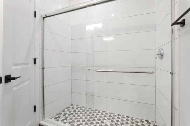 $3,100 | 7663 North Rogers Avenue, Unit 3, Chicago, IL 60626