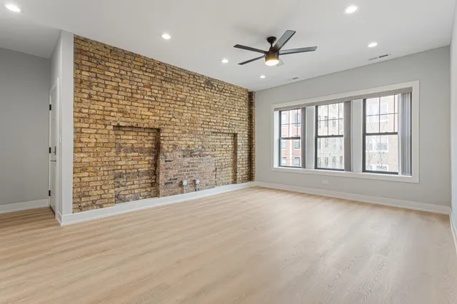 $3,100 | 7663 North Rogers Avenue, Unit 3, Chicago, IL 60626