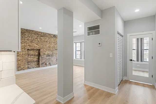 $3,100 | 7663 North Rogers Avenue, Unit 3, Chicago, IL 60626
