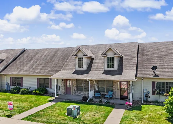 $259,900 | 305 Walker Way, Blue Grass, IA 52726