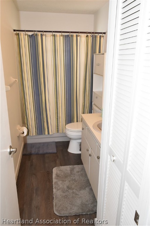 113 Longview Road Sebring, FL 33870 - Photo 20 of 31 a bathroom with a sink and a toilet