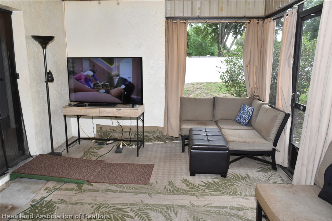 113 Longview Road Sebring, FL 33870 - Photo 21 of 31 a living room with furniture and a window