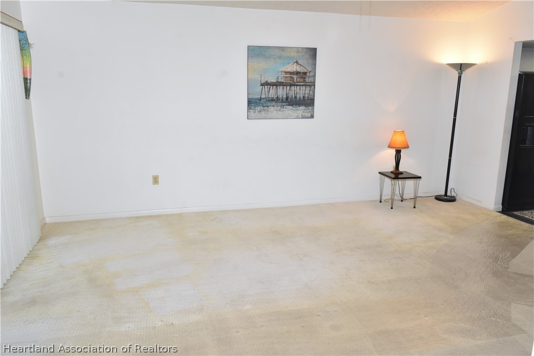 113 Longview Road Sebring, FL 33870 - Photo 10 of 31 an empty room with a bench