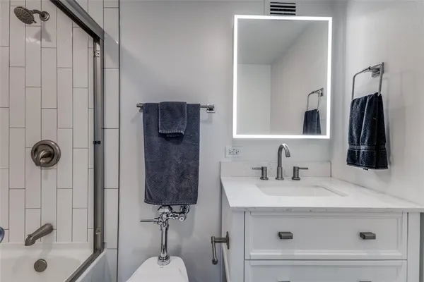 $2,500 | 3883 Turtle Creek Boulevard, Unit 306, Dallas, TX 75219