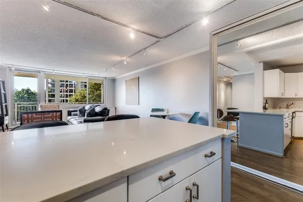 $2,500 | 3883 Turtle Creek Boulevard, Unit 306, Dallas, TX 75219